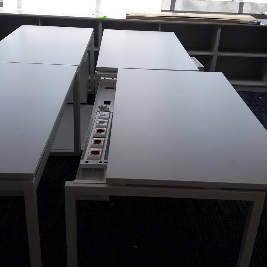 bureau avec prises