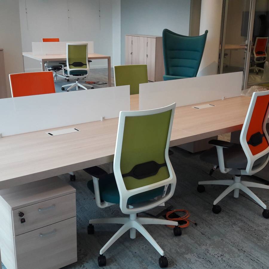 bureau avec séparateur